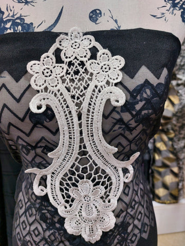 Lace middle applique